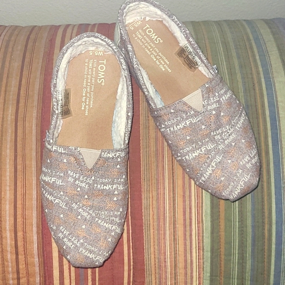 TOMS Alpargata Classic Fleece Lined Thankful Slip-on. Size 5.5